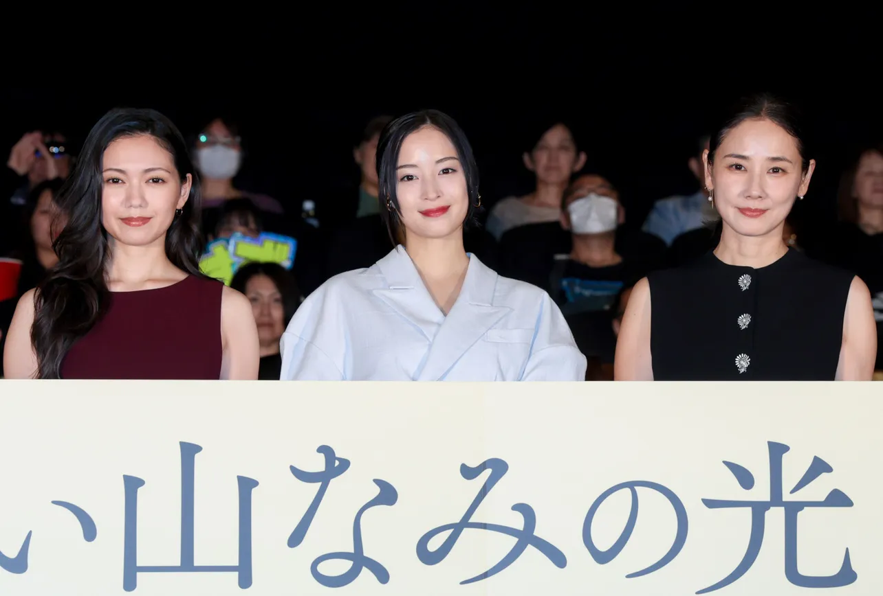 映画「遠い山なみの光」公開記念舞台あいさつより