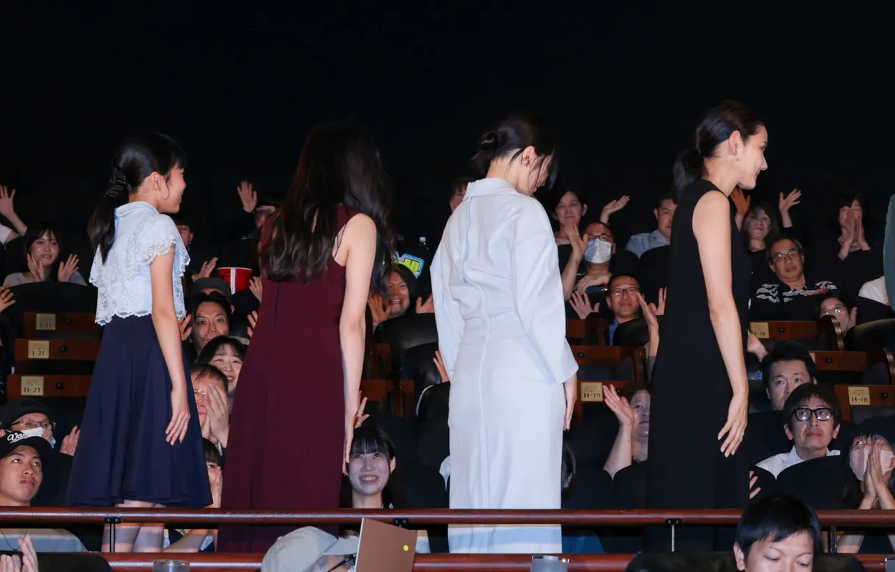 映画「遠い山なみの光」公開記念舞台あいさつより