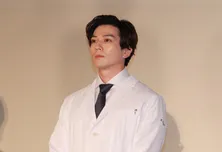 「(松本)潤くんとの再共演、待ってます」新田真剣佑、約4年ぶりの連ドラを無事クランクアップ＜19番目のカルテ＞