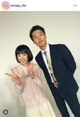 スーツ姿・竹内涼真＆オフィスカジュアル・夏帆、仲の良さが垣間見える距離感オフショット