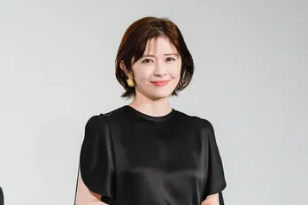 宮澤エマ、柴犬とのほっこりツーショットに「癒される」「カメラ目線！」の声＜初恋DOGs＞