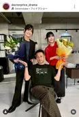 岩田剛典&蒔田彩珠、さわやか笑顔のクランクアップショットに「おめでとうございます」の声＜DOCTOR PRICE＞