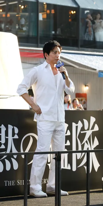 大沢たかお「優勝おめでとうございます!」大阪・道頓堀で阪神タイガースを祝福<沈黙の艦隊 北極海大海戦>