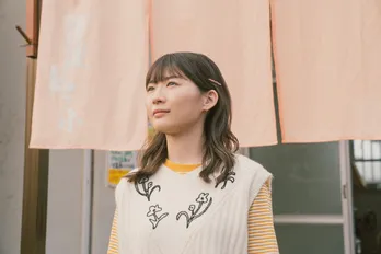 主演・伊藤沙莉「最高やさ~」と沖縄言葉で魅了 ラム酒との運命の出会いのシーン公開<風のマジム>