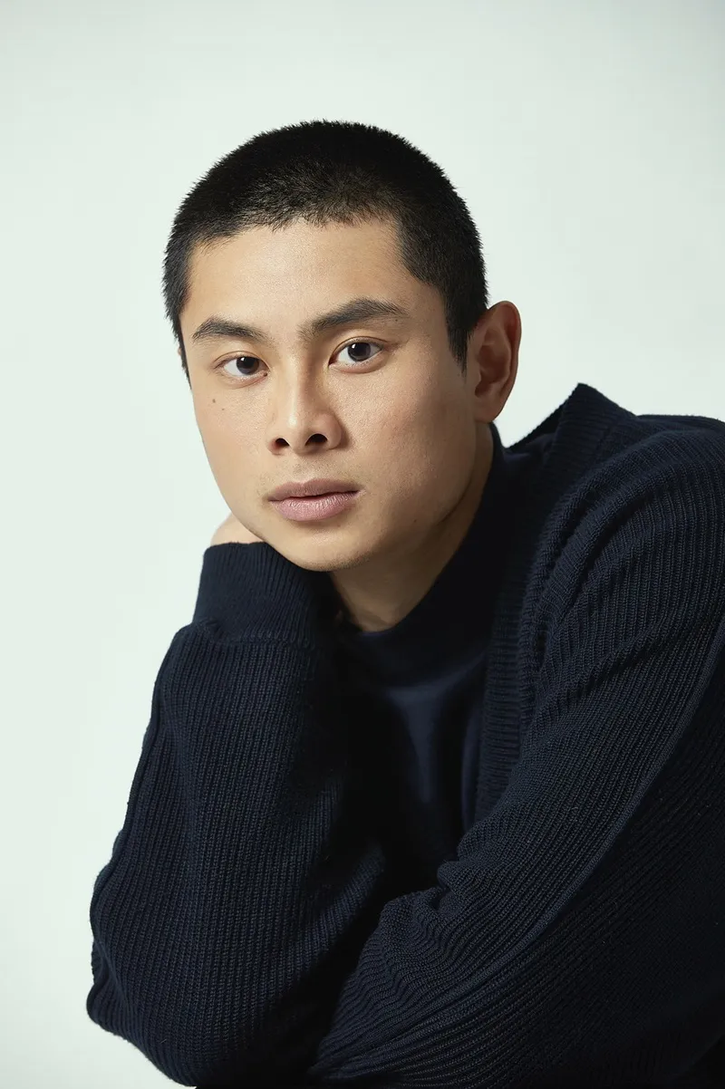 夫の職場の後輩・長谷川役の葵揚