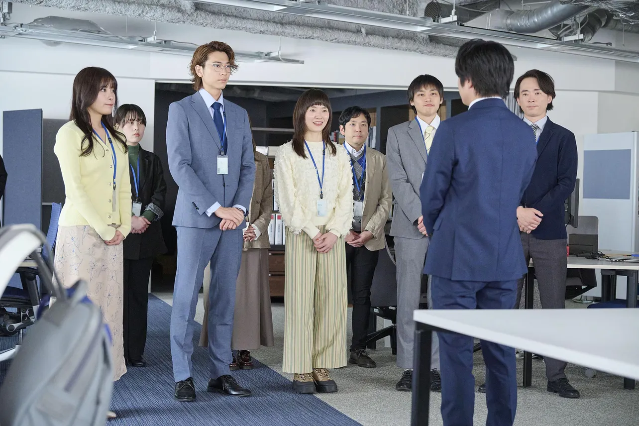 雀(風間俊介)の話を聞く慶司(庄司浩平)ら