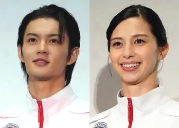 佐野勇斗＆中条あやみ、敬礼ポーズのオフショットに「このツーショずっっと待ってました！」の声＜TOKYO MER＞