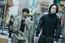 <放送局占拠>櫻井翔“武蔵”ら、黒幕・“傀儡子”を突き止めるため人質交換に踏み切り、SAT潜入の作戦を立てる