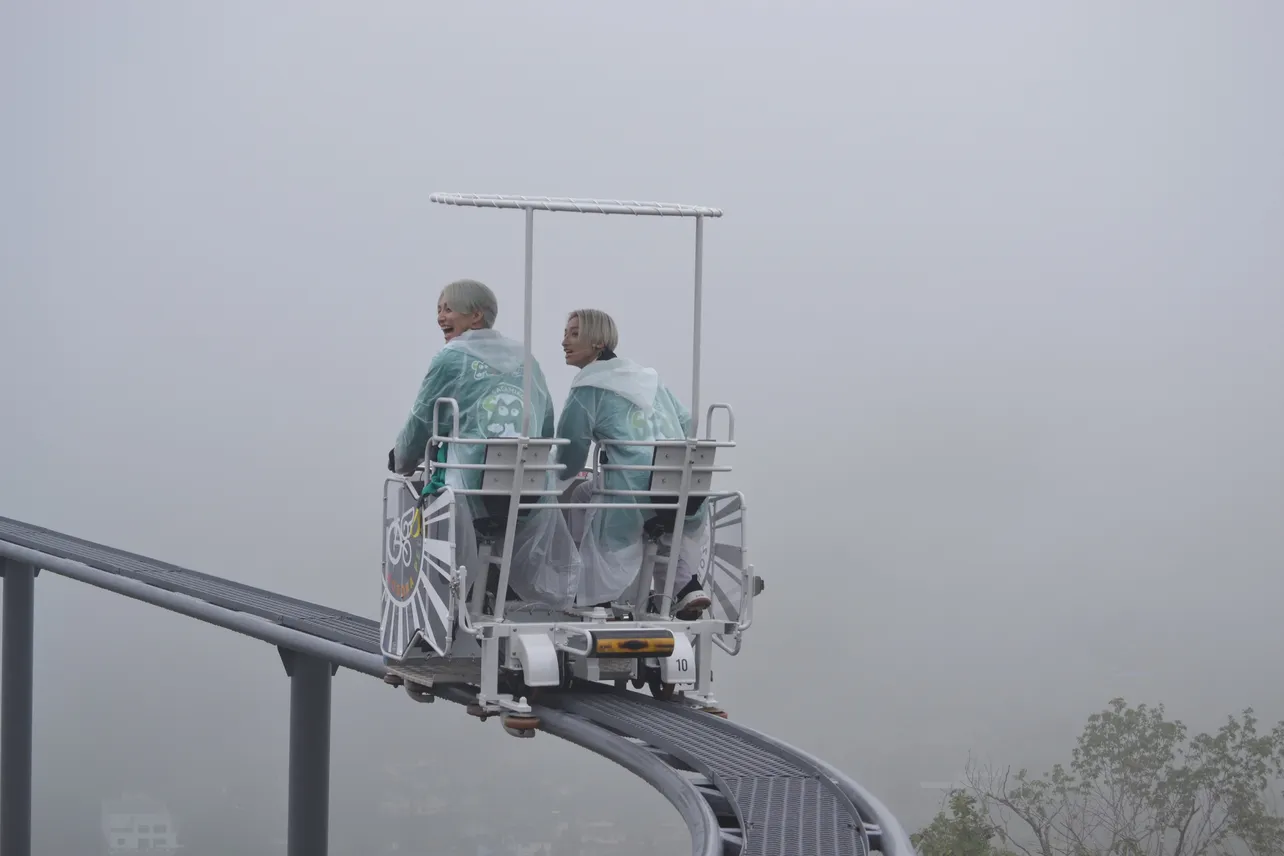 高尾颯斗(写真左)と高尾楓弥