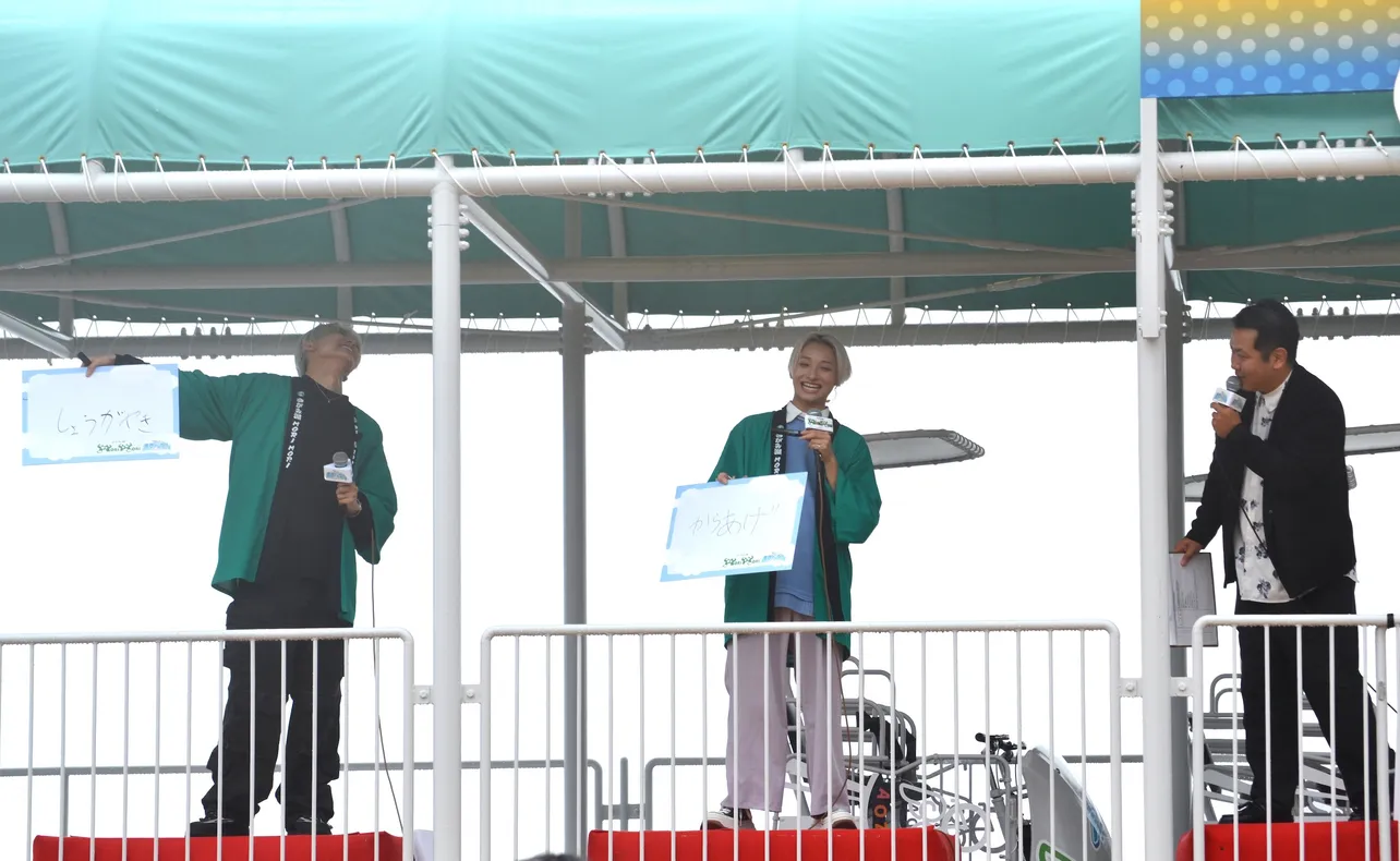 高尾颯斗(写真左)と高尾楓弥