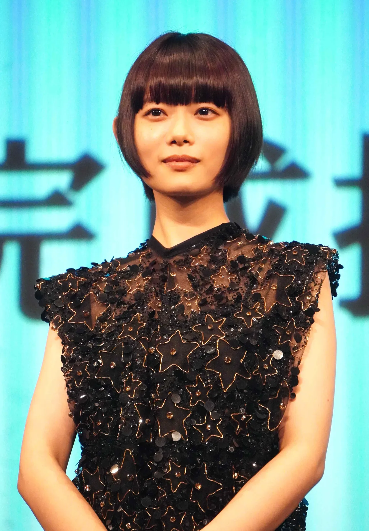 【写真】透け感のあるブラックコーデで登場した杉咲花