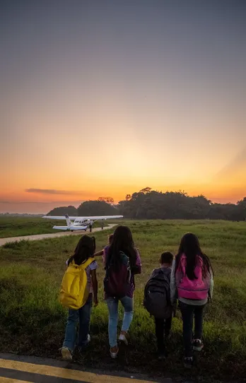 “小型機墜落”で母親は死亡…サバイバル知識で妹弟を守る姉　アマゾンで40日間生き延びた子供の奇跡の実話に驚嘆＜空から墜ちた子供たち＞
