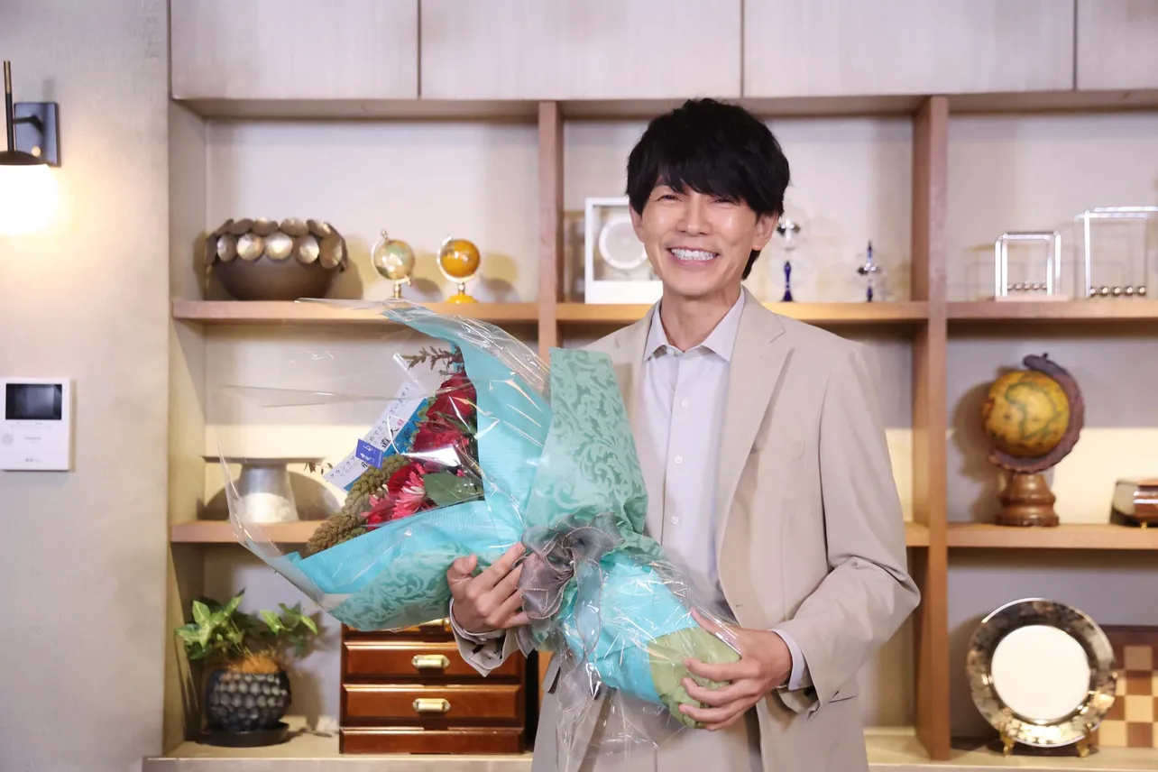 「最後の鑑定人」に出演している藤木直人と白石麻衣らがクランクアップを迎えた