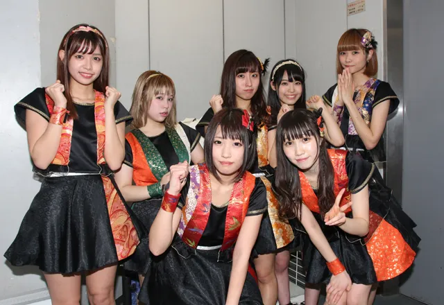 FES☆TIVEが6thシングル「OIDEMASE!! ～極楽～」のフラゲ日に、東京・タワーレコード渋谷店の屋上「スカイガーデン」でリリースイベントを行った