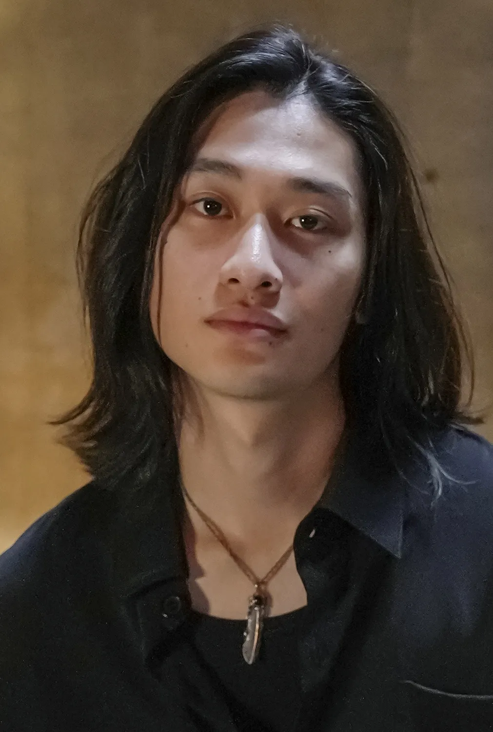 ⼈気アーティスト・新庄海⽃役の浅野竣哉