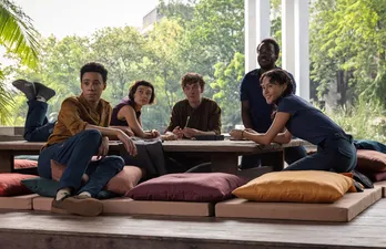 ＜エイリアン：アース＞衣装、ヘアメイクデザインの舞台裏映像が公開　“人間と機械の境界線”の表現にこだわり