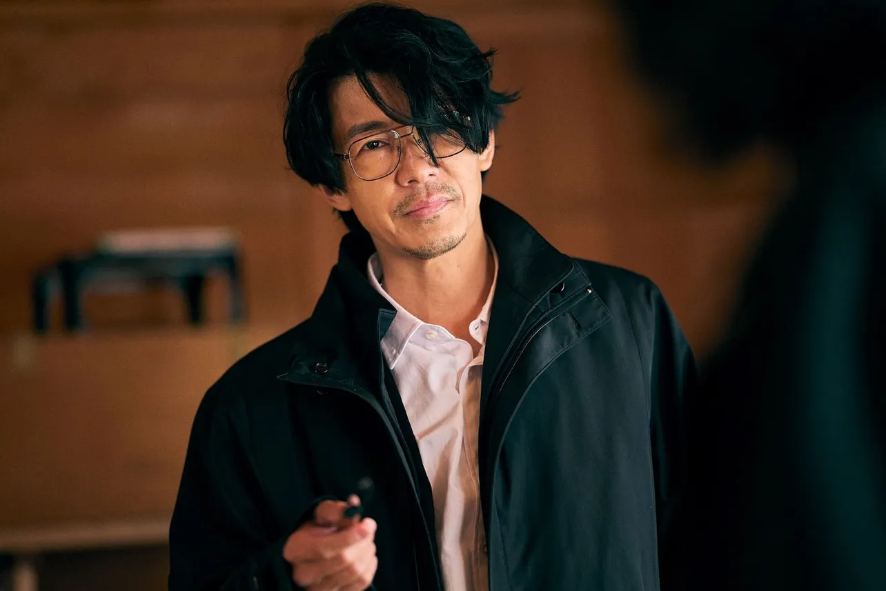 "元棋士のヒモ男"藤堂成悟役を演じる藤木直人