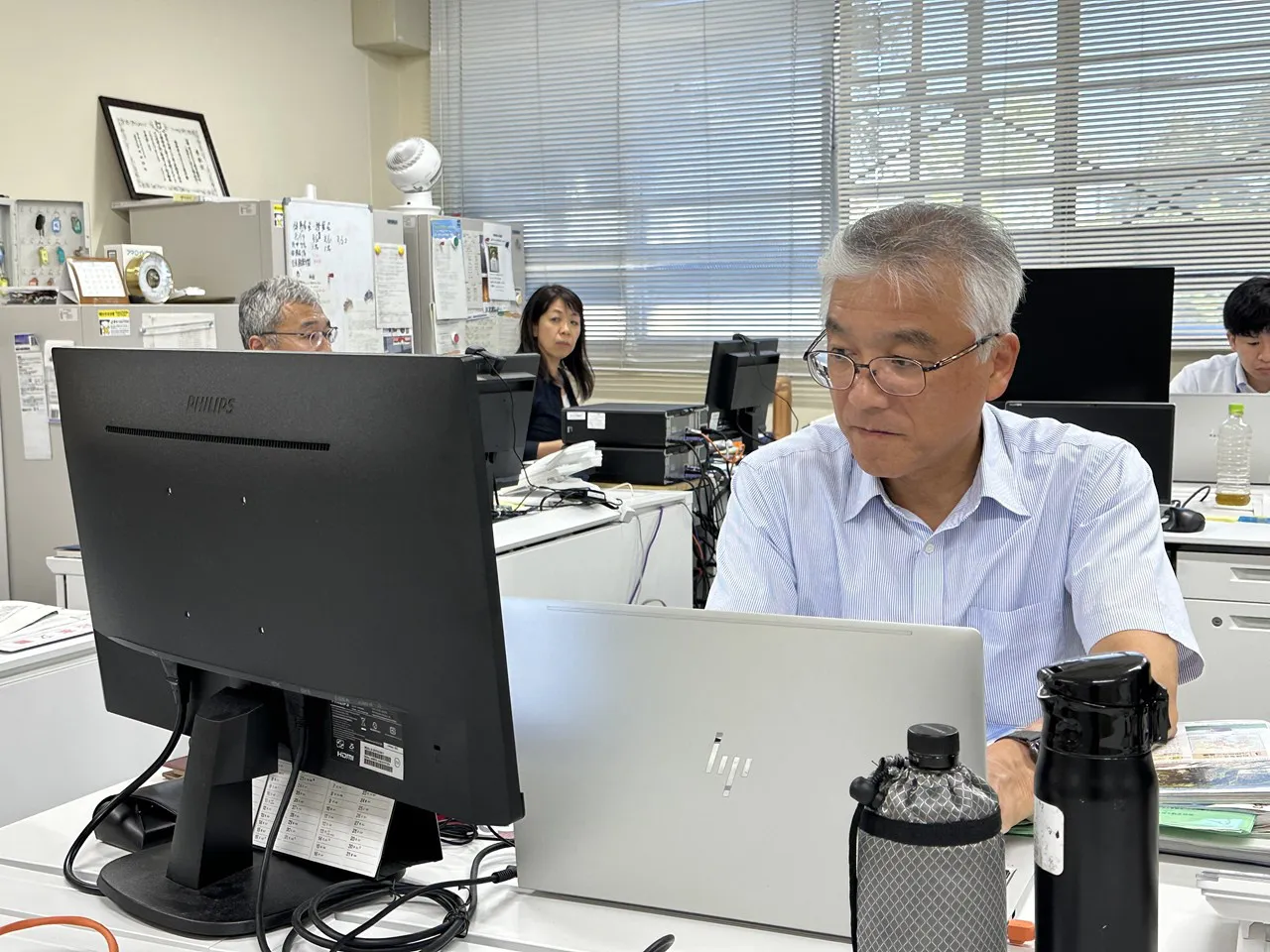 「学び直し」の生徒たちに取り組み方を考えながら向き合う教員たち