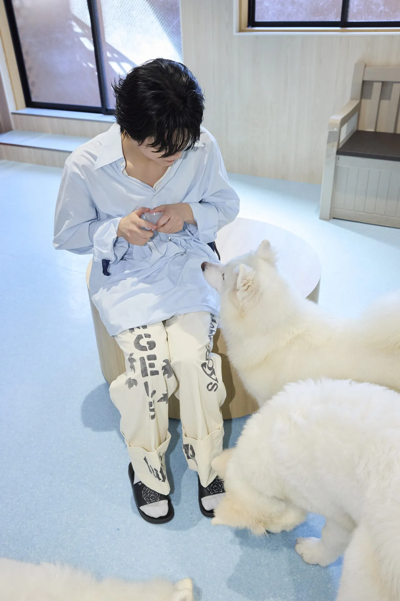 なんかかわいい(無意識にハートを作っているのか、何なのか…）