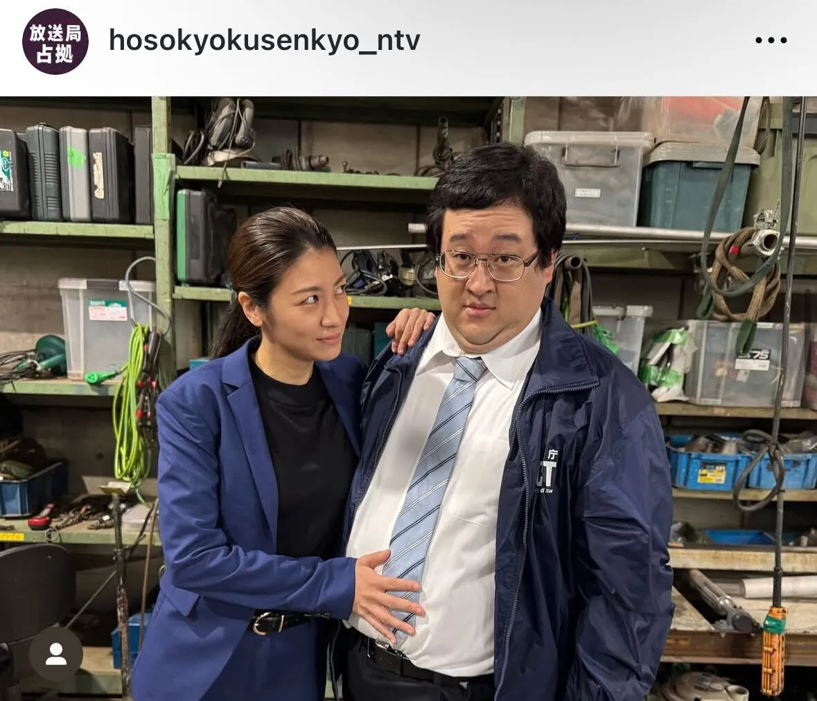 警察官として現場指揮本部から占拠事件に挑む本庄杏(瀧内公美)と志摩蓮司(春とヒコーキ・ぐんぴぃ)