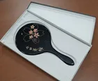 「ばけばけ」から「あんぱん」に贈られた八雲塗の手鏡