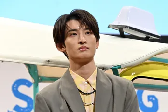 Snow Man・向井康二、度々のタイ訪問で入国審査もスムーズに「タイで知名度が上がった気分になりました」<(LOVE SONG)>