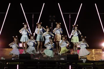 ＝LOVE、「北海道日本ハムファイターズ×千葉ロッテマリーンズ戦」に登場　高松瞳が試合前のファーストピッチに初挑戦