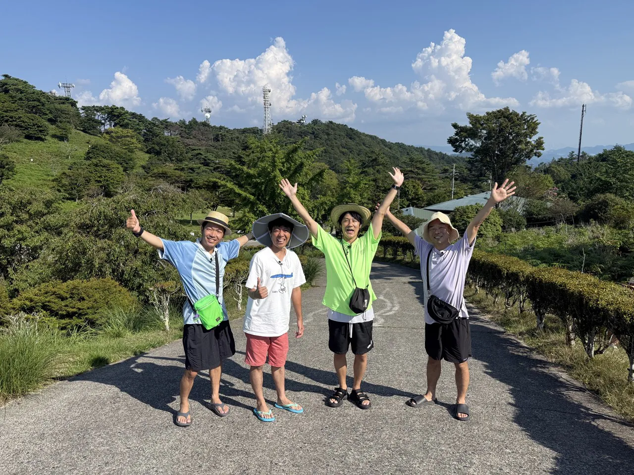 「スマイル×アキナの夏休み」が9月28日(日)、BSよしもとで放送される