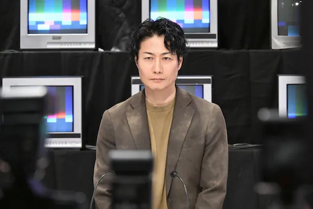 【写真】傀儡子(くぐつし)の正体は報道番組のプロデューサー・奄美(戸次重幸)だった