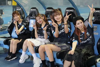 川崎フロンターレ・小林悠選手と記念撮影も…イチナナライバーがキックオフセレモニーに参戦「キラキラした時間をありがとうございました」