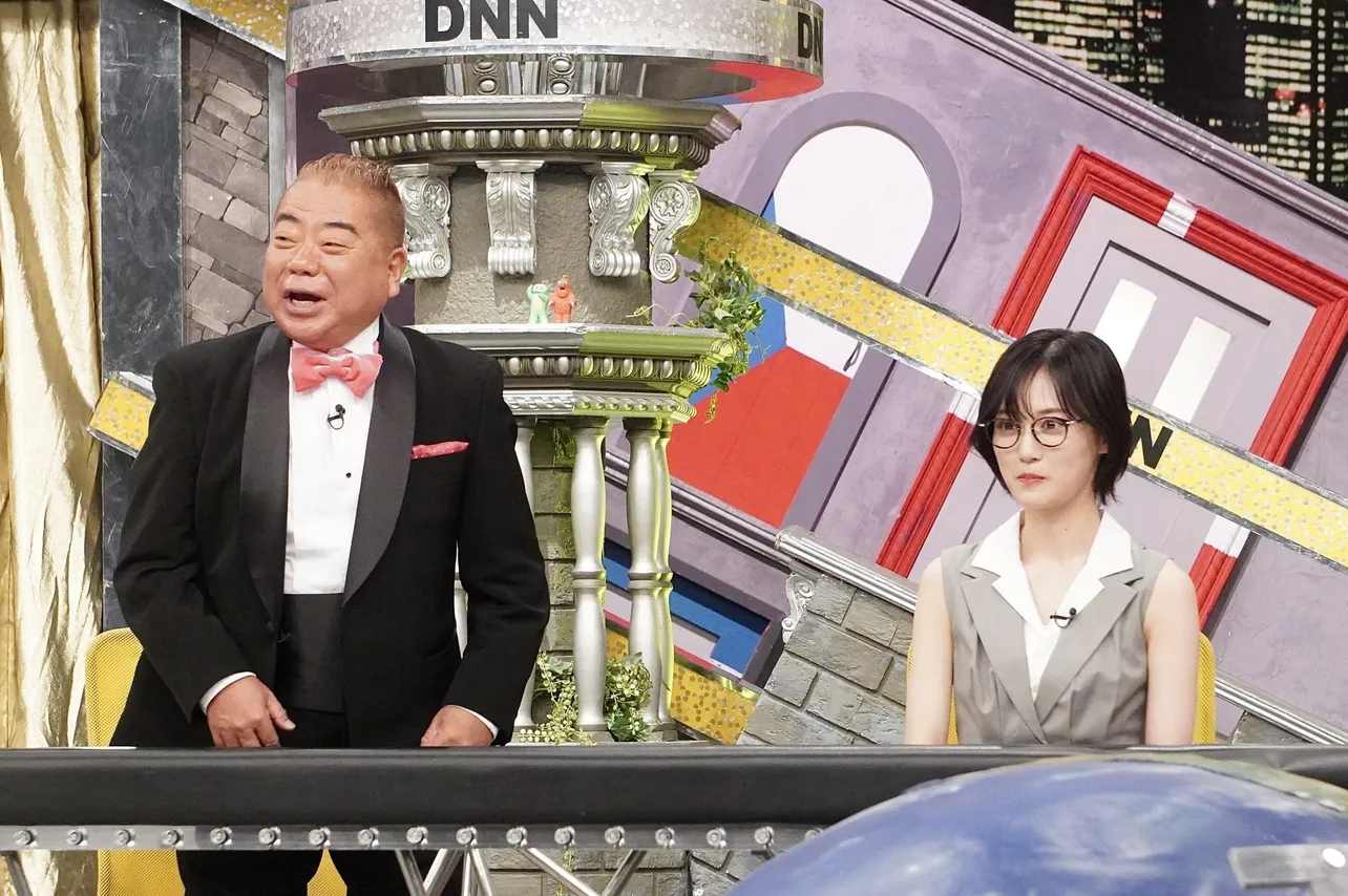 (左から)出川哲朗、山下美月