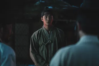 “ワイルド”ロウンに視聴者騒然「本当に別人!」ダイナミックな回し蹴りアクションにも反響<濁流>