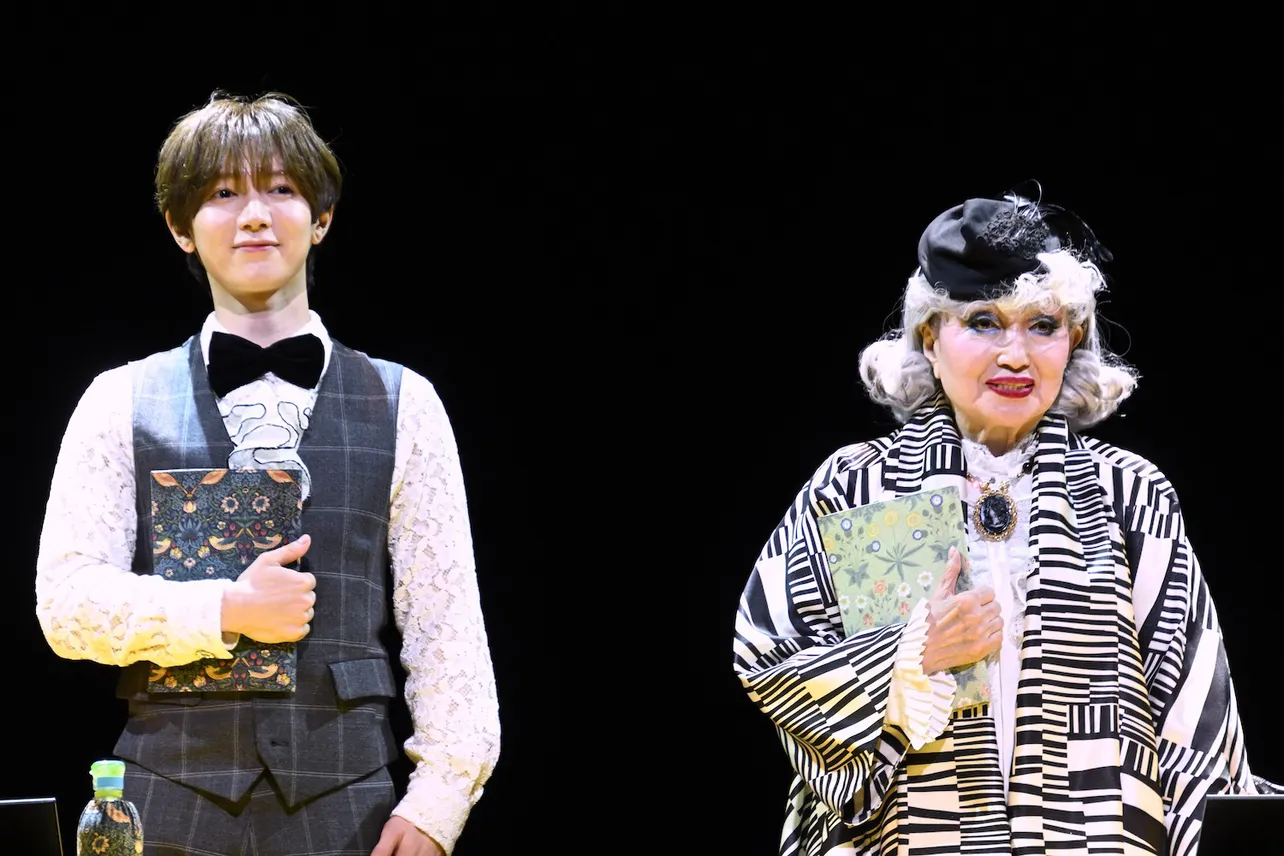 ハロルド役の七五三掛龍也とモード役の黒柳徹子