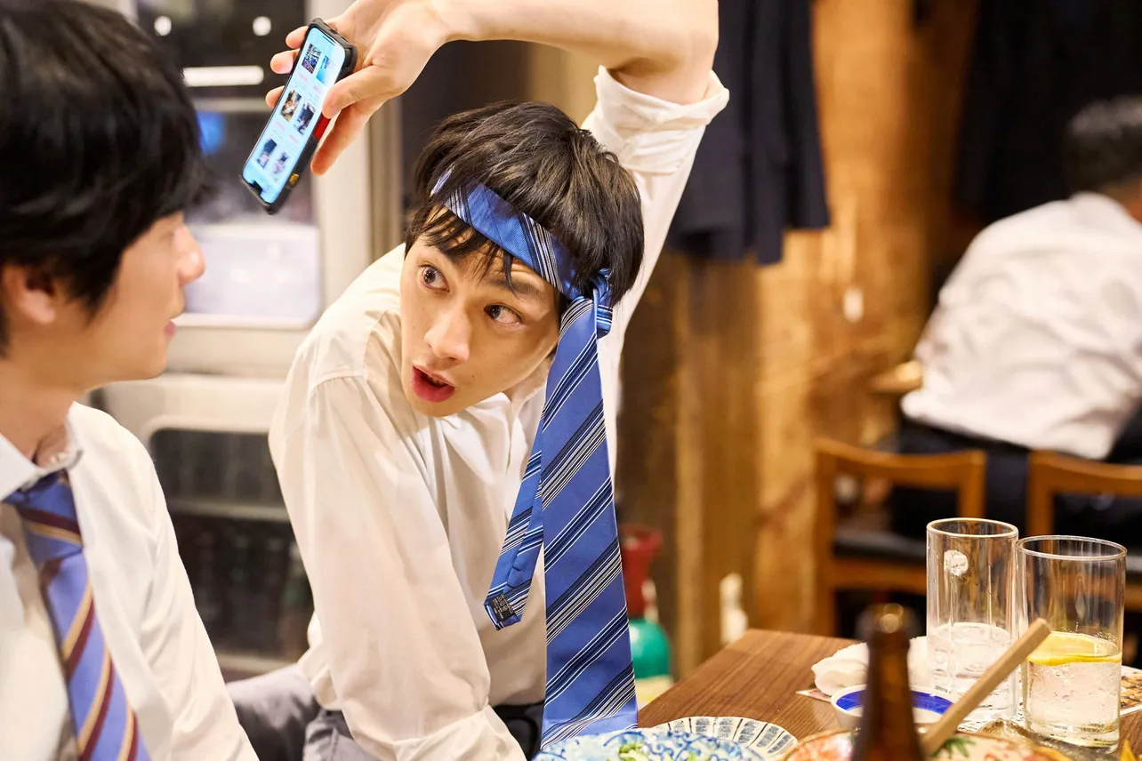 【写真】雀(風間俊介)に絡む酔っぱらいの田中(平井亜門)