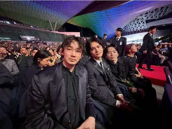 北村匠海、林裕太、綾野剛が釜山国際映画祭で最優秀俳優賞を受賞　北村「3人でとるっていうのが、すごいこと」＜愚か者の身分＞