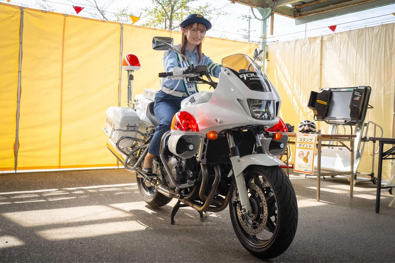 桃月なしこが豊橋警察の一日署長に就任