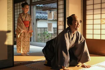 ＜明日のばけばけ＞福地美晴“トキ”は、商売を始めて変わり出す岡部たかし“司之介”を応援する