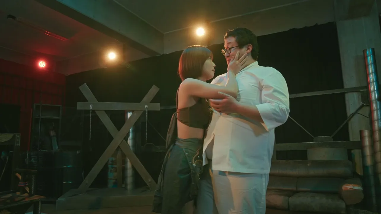 【写真】妖艶美女沙倉まながぐんぴぃに迫る名シーン