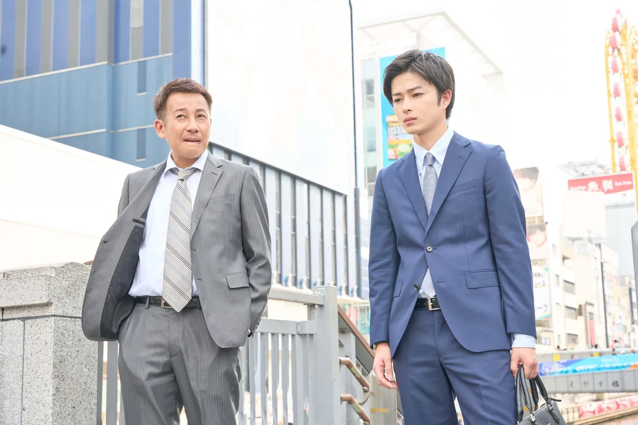 大阪府警の坂本(坪倉由幸)と警視庁捜査一課の望月(曽田陵介)は連続殺人の合同捜査をする