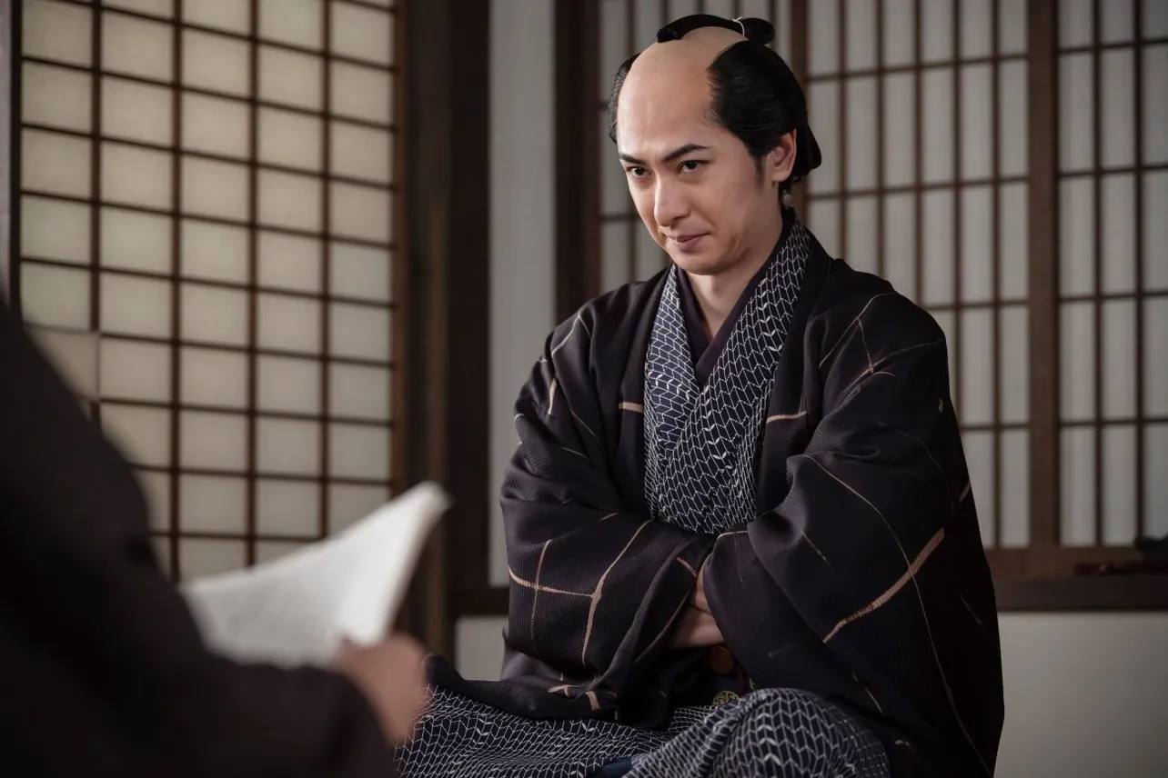 戯作者・山東京伝の名でも活躍する絵師・北尾政演(古川雄大)