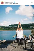 “メロい…”鈴木亮平の海の上フィルム写真に「かっこいい」でコメント欄が埋め尽くされる＜TOKYO MER＞