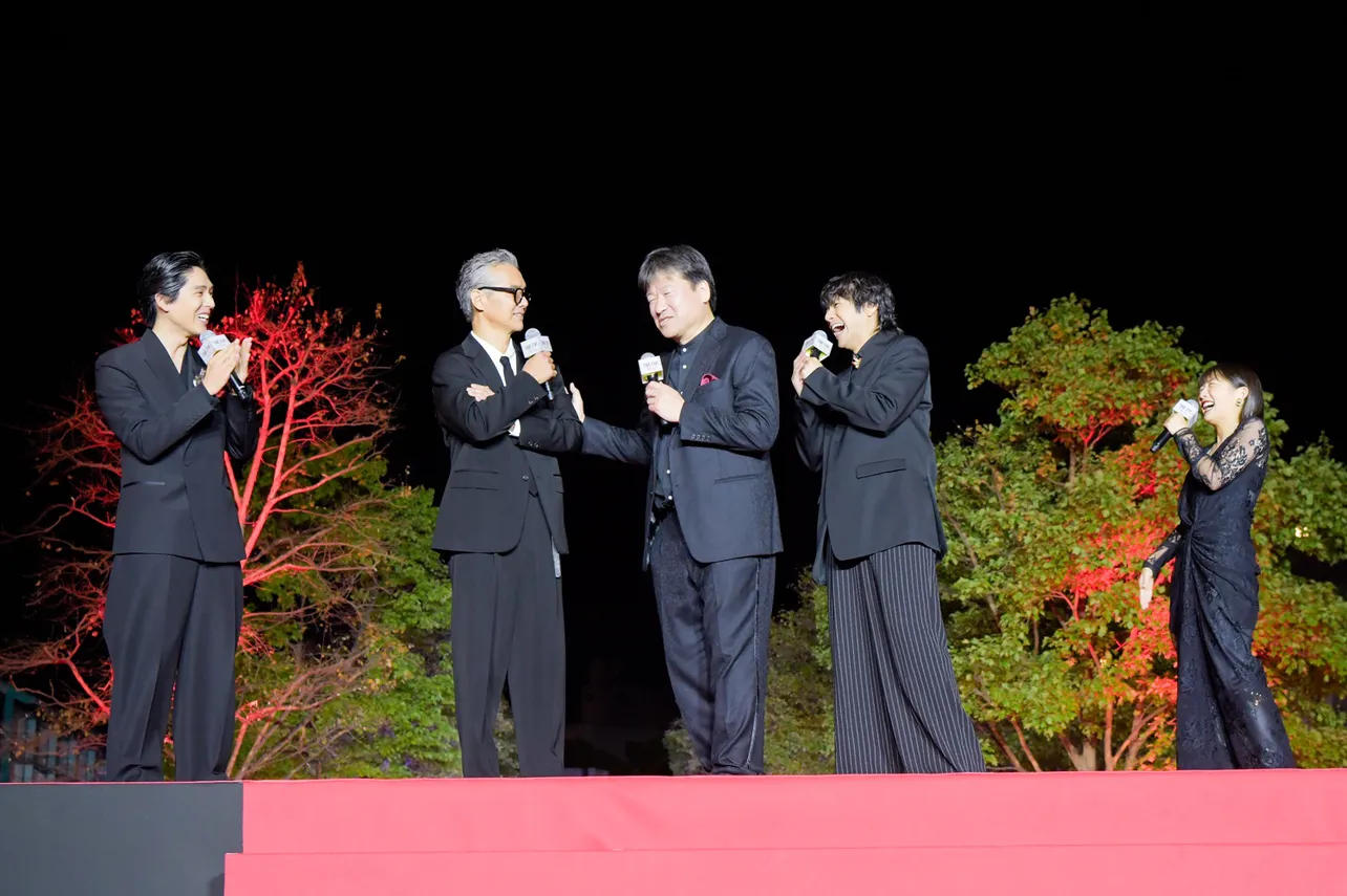 映画「爆弾」レッドカーペットイベントより