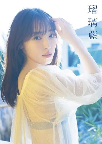 譜久村聖、夕陽に照らされた美しい横顔に幻想的なドレス姿…20代の集大成となる写真集から表紙カット公開