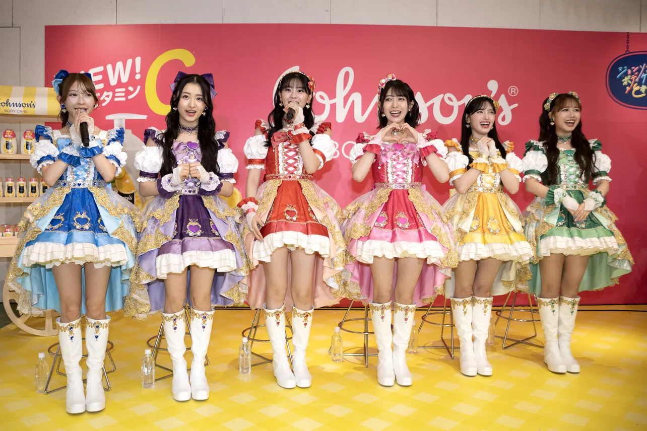 (写真左より)辻野かなみ、杏ジュリア、坂井仁香、小泉遥香、菅田愛貴、吉川ひなの