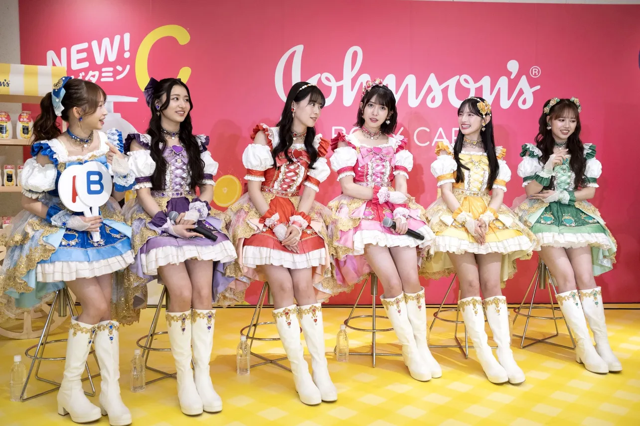 (写真左より)辻野かなみ、杏ジュリア、坂井仁香、小泉遥香、菅田愛貴、吉川ひなの
