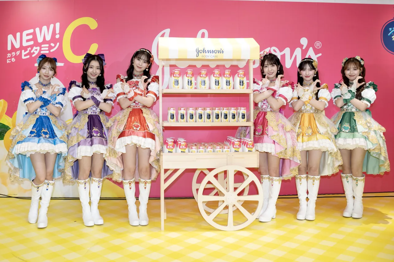 (写真左より)辻野かなみ、杏ジュリア、坂井仁香、小泉遥香、菅田愛貴、吉川ひなの