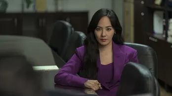 ユジンが20代を体現…圧倒的美貌に目を奪われる“20年前の回想シーン” チ・ヒョヌも芸達者ぶり発揮<ファーストレディ>