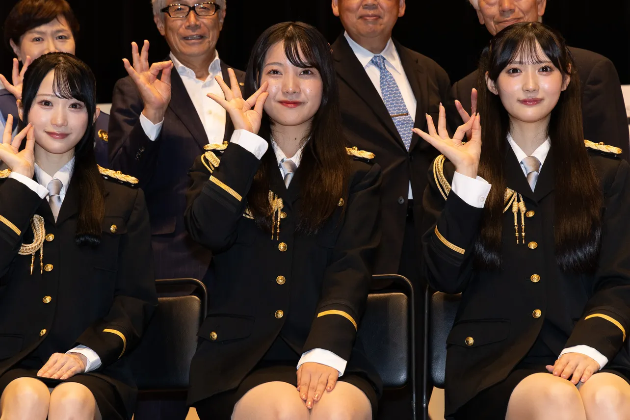 Rain Treeの橋本真希、仲俣美希、佐藤莉華(左から)