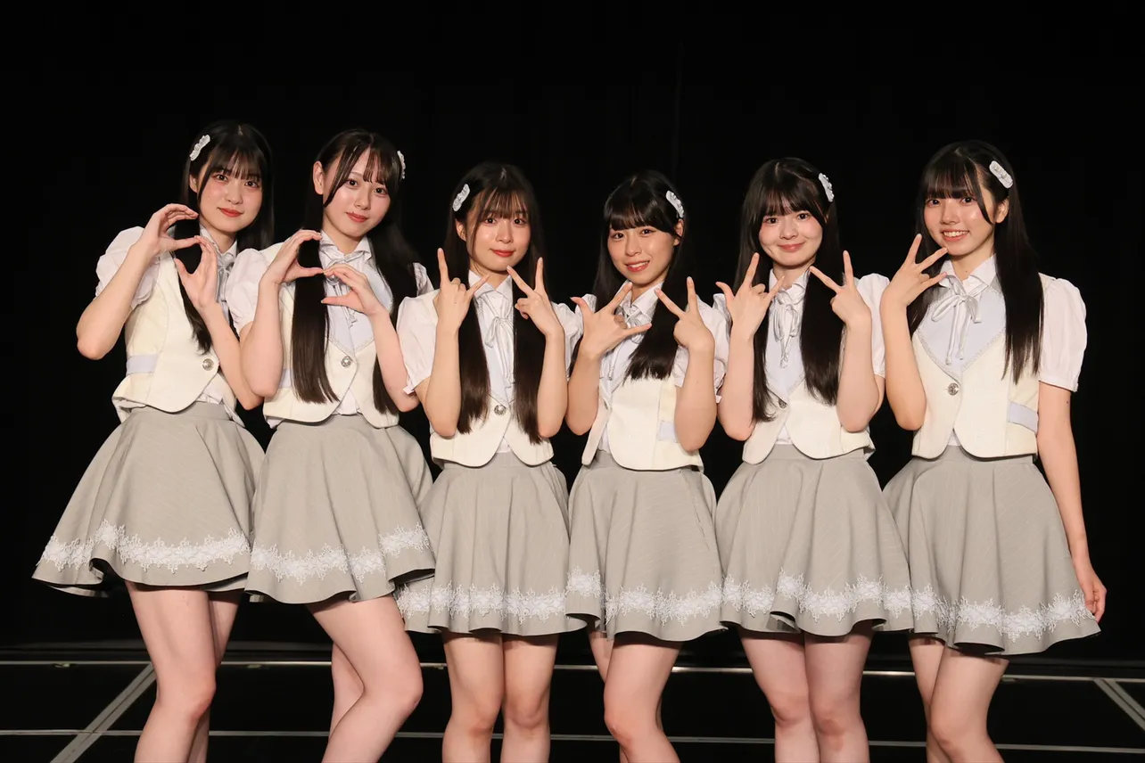 【写真】倉本羽菜＆南澤恋々ら、昇格メンバー…喜びをかみしめて笑顔