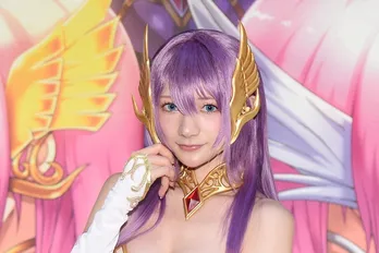 尊みを感じて桜井、セクシー&ゴージャスな女神コスプレ「色に奥行きを持たせた“ゴールドの表現”にこだわり」<WCS2025>